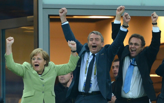 Njemačka kancelarka Angela Merkel sa članovima svoje Vlade (Foto: EPA/MARCUS BRANDT)
