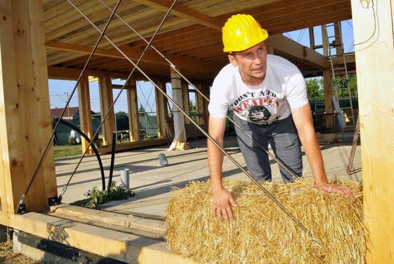 Ilustracija: Tihomir Kostić, dipl.ing.arh. projektirao je prvu ozbiljniju pasivnu kuću od slame u Sl