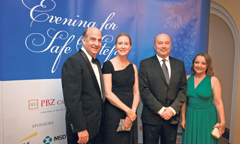 Uzvanici na gala večeri