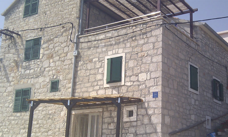 Ivan Milun postupak vraćanja izgleda starinskog kamenog zida provodi u pet faza koje je patentno zaš