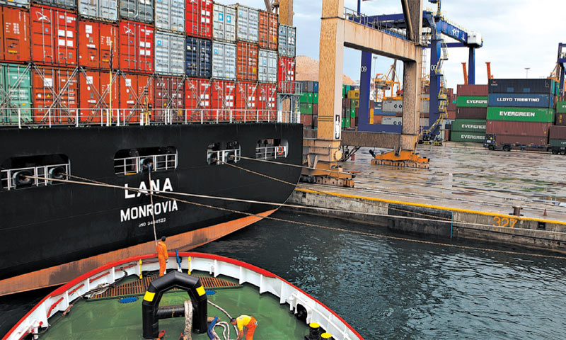 Kinezi su 2010. godine Grčkoj platili 647 milijuna dolara za upravljanje jednom polovicom luke Pirej