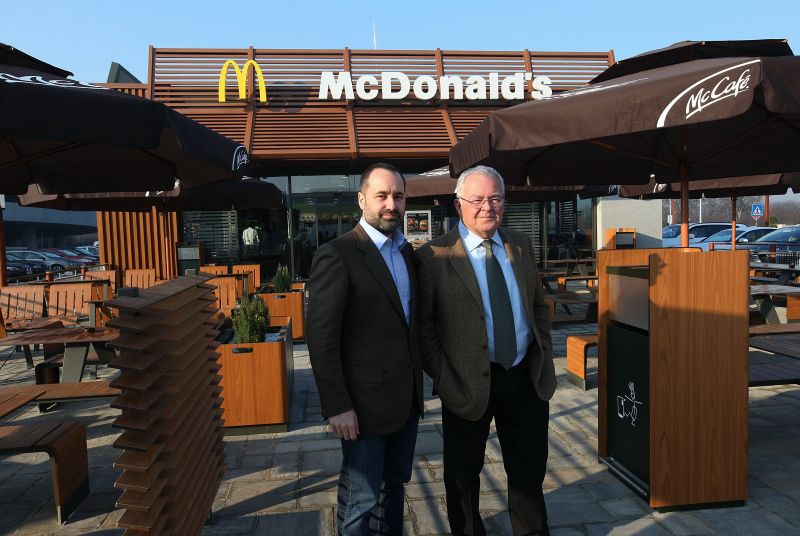Otvorenje novog McDonald's restorana u istocnom djielu grada. Djuro Gavrilovic vlasnik McDonalds re