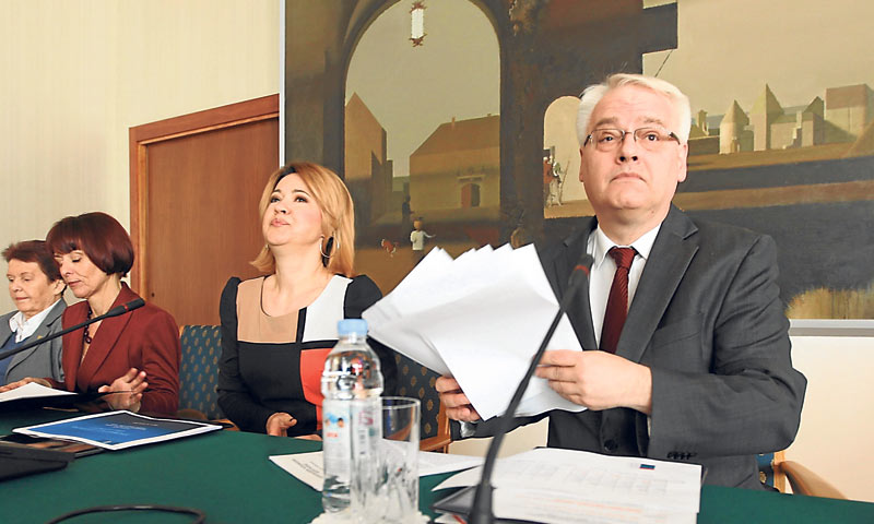 Korisnije bi bilo da je Ivo Josipović sazvao tematsku sjednicu Vlade, tvrdi Željko Lovrinčević/PIXSE