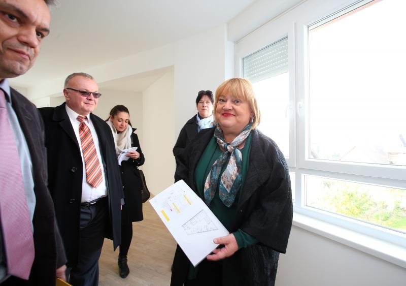 Ministrica Anka Mrak-Taritaš obišla gradiliste POS-ovih stanova u Svetoj Klari. Photo: Jurica Galoić
