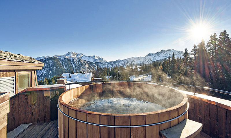 Champagne bar i terasa penthousea francuskog hotela L'Apogée Courchevel