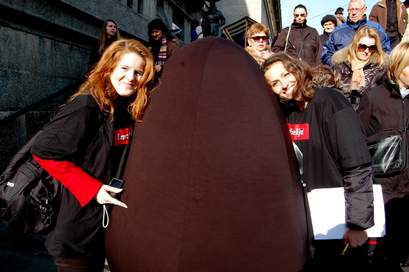 Crno Jaje gerila na ulici