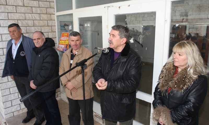 Prosvjed radnika Trimota, Vodoprivrede, Auopoduzeca i ostalih posrnulih imotskih poduzeca ispred zgr