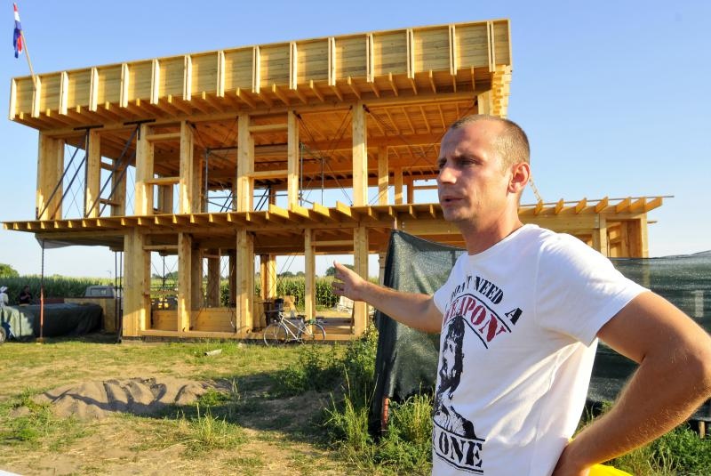 Ilustracija: Tihomir Kostić, dipl.ing.arh. projektirao je prvu ozbiljniju pasivnu kuću od slame u Sl