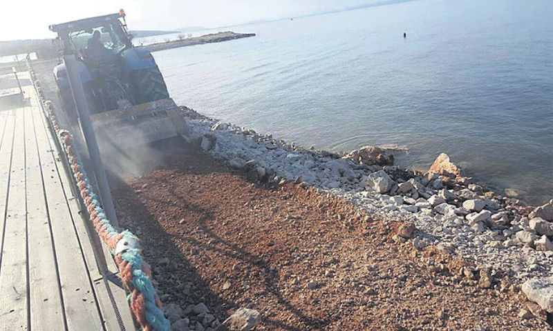 Snimku nasipanja supetarske plaže objavila je lokalna udruga