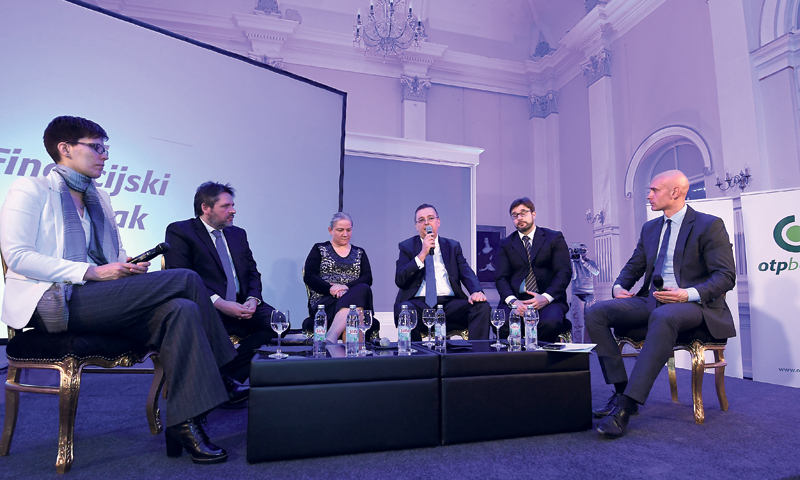 Maruška Vizek, Velimir Šonje, Marijana Ivanov, Petar Vlaić, Zdeslav Šantić i moderator Boris Mišević