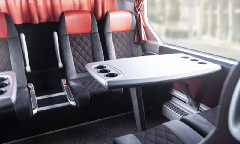 Svaki autobus ima besplatni Wi-Fi, električnu i USB utičnicu te udobna sjedala