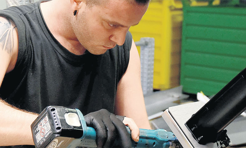 Profile radnika koji se smatraju baznim, a nemoguće ih je pronaći, sami su obučili i osposobili/Dušk