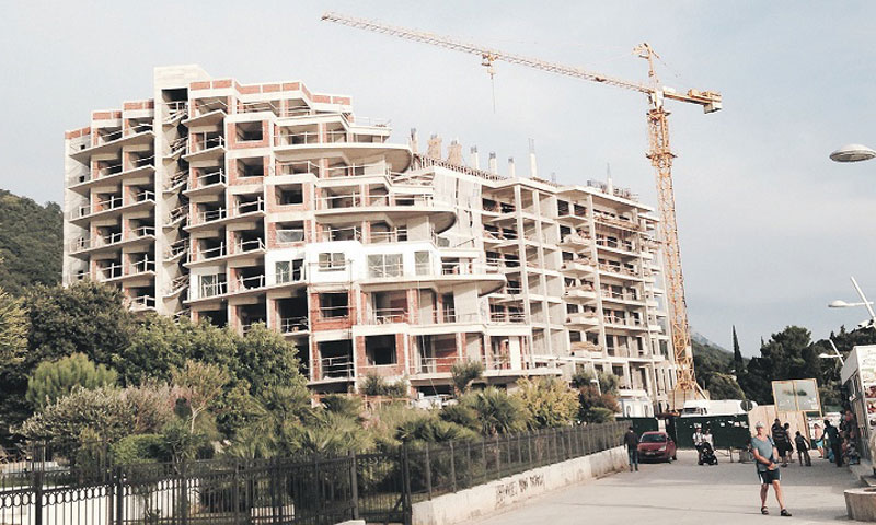 Ugovor o ulaganju u gradnju hotela Kristal Rivijera u Petrovcu potpisan je još 2011. godine