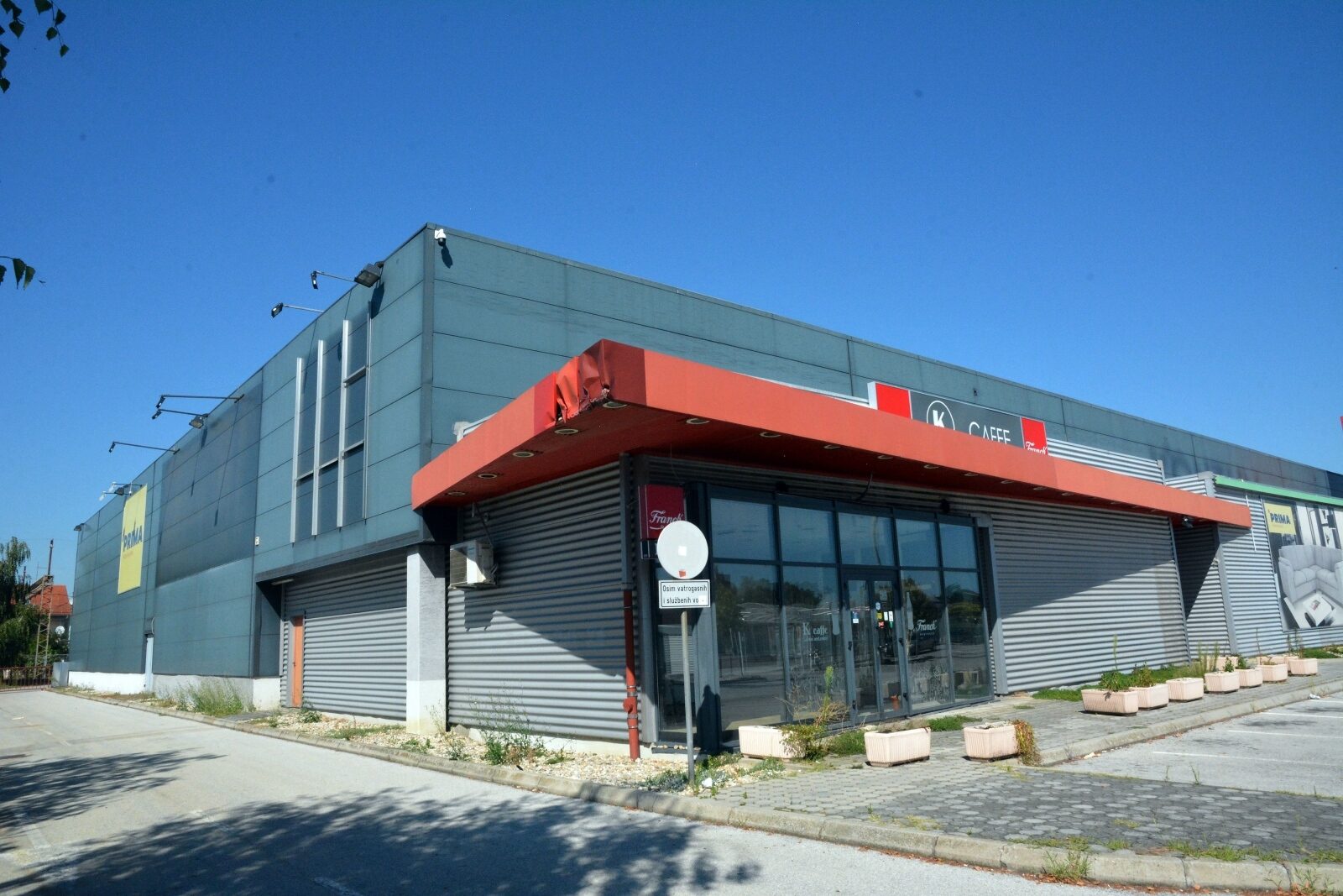 Objekt bivšeg Super Konzuma u Slavonskom Brodu otkupio je Pevec, Foto: Ivica Galović / Pixsell