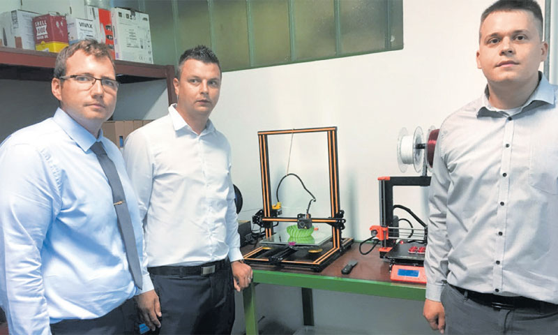 David Lukaček i Valentino Jovan s načelnikom Petrijanca Željkom Posavcem