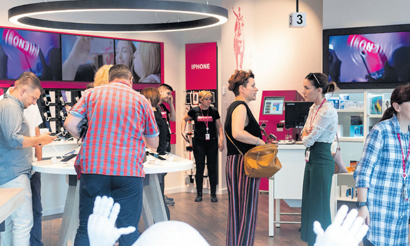 Iduće godine nudit će zaposlenicima da se prekvalificiraju u junior software developere za 12 tjedan