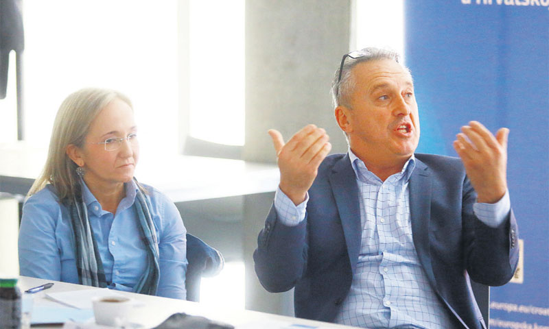 Konstruktivnim kritikama i savjetima žiri je timovima  sugerirao u kojim bi smjeru trebali nastaviti