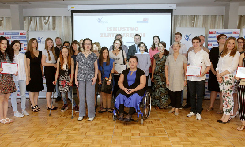 Pobjednici ovogodišnjeg natječaja sa predstavnicima tvrtki u kojima će imati praksu/Žarko Bašić/PIXS