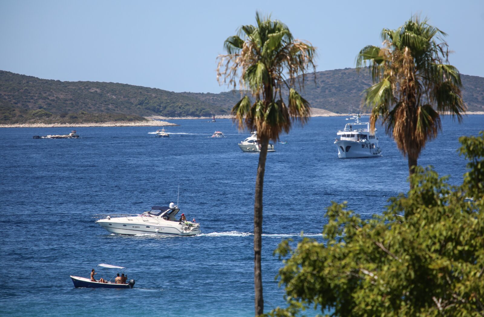 Sunčan i vruć dan u gradu Hvaru, Foto: Igor Šoban / Pixsell