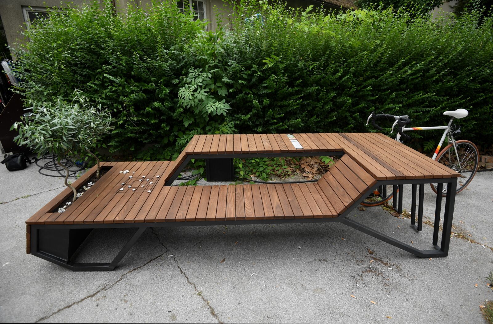 Klupu su Franka Baranović i Antonio Šunjerga predstavili na Design Districtu u Zagrebu/Marko Lukunić