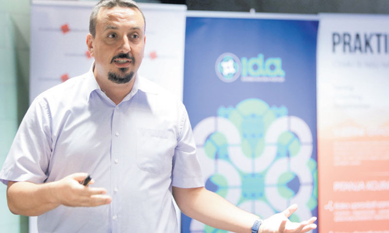 NLP trener Toni Babić na edukaciji u Labinu/Nel Pavletić/PIXSELL