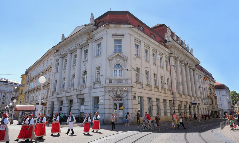 Zgrada Croatia osiguranja na Trgu bana Jelačića/Tomislav Miletić/PIXSELL