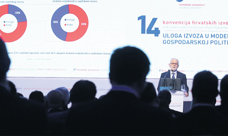 Uvodno ulaganje Darinka Bage, prvog čovjeka udruge Hrvatski izvoznici, na konvenciji s velikim su in