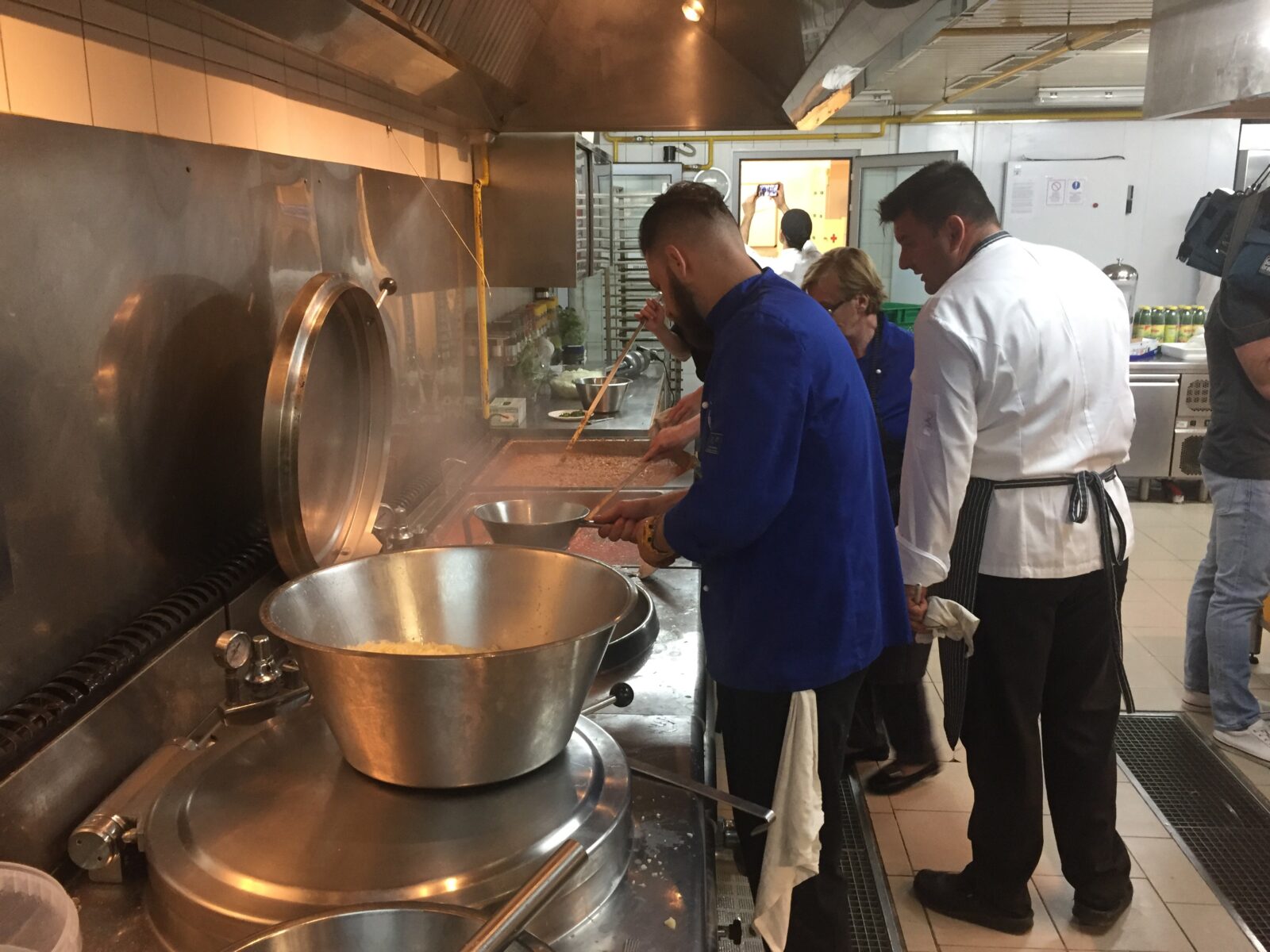 Kuha se za vatrogasce. Photo Le Meridien Lav