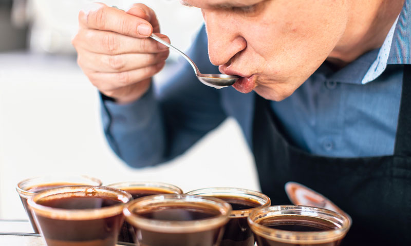 Proizvodnja kave je automatizirana uz nadzor čovjeka, a u proizvodnji je zaposleno 30 ljudi