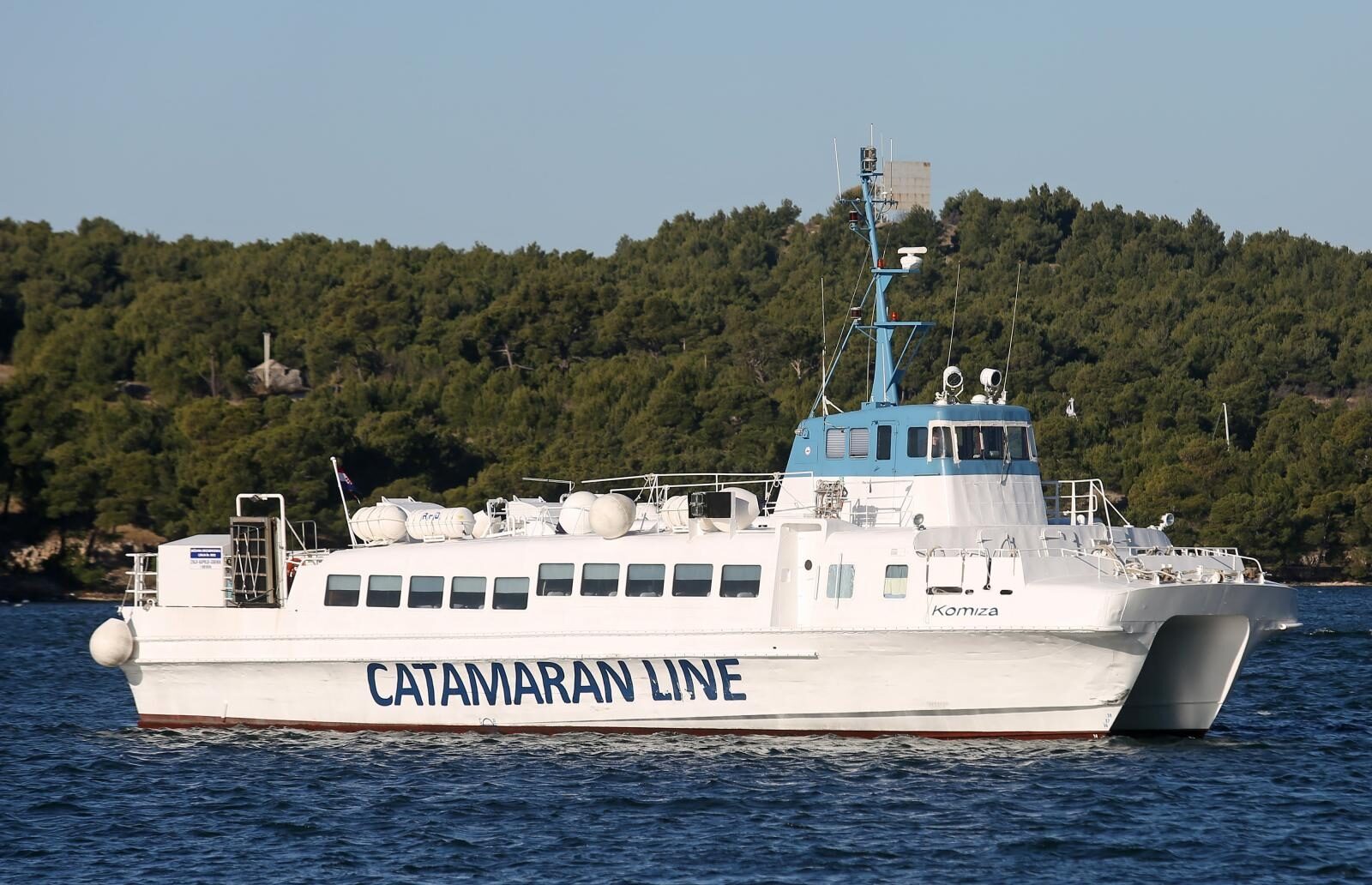 Dolazak oštećenog katamarana Komiža u remontno brodogradilište, Foto: Duško Marušić / Pixsell