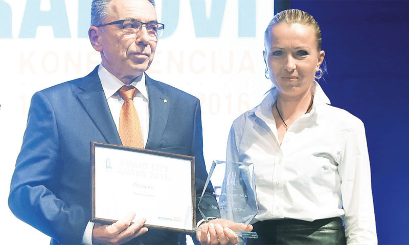 Nagradu 'Pametnija uprava' ove godine dobio je Ivanec. Uručila ju je gradonačelniku Miloradu Batinić