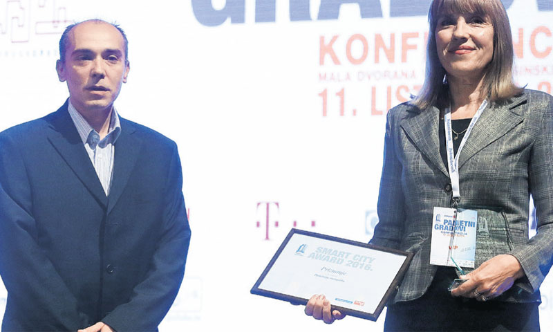 Nagradu 'Pametnija energetika' dobio je Labin, a zamjenici gradonačelnika Eni Mordušan uručio ju je