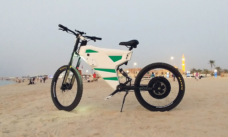 Svoje su atraktivno vozilo doveli i na plažu u Dubaiju
