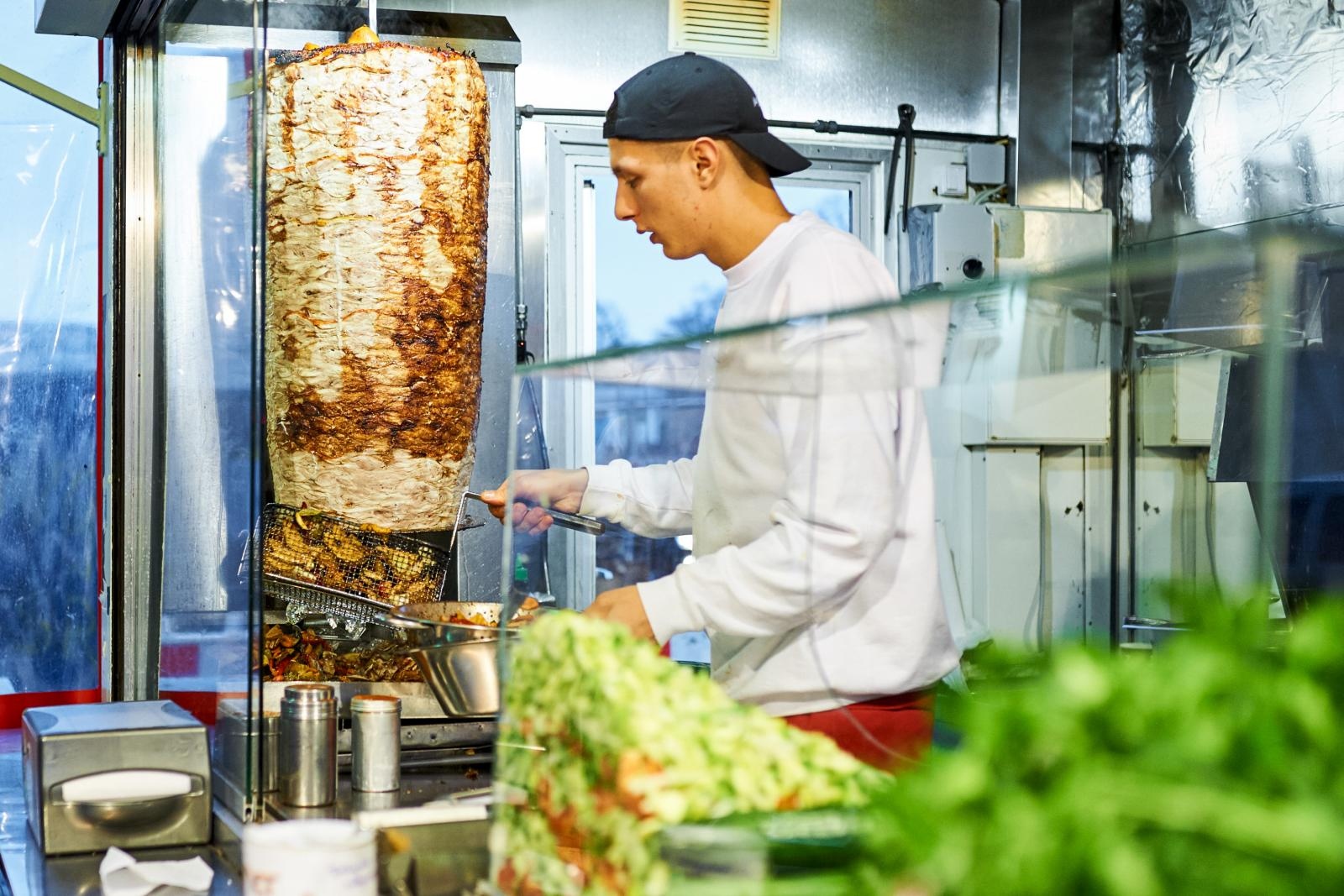 оборудование для приготовления шаурмы. шаурмичная открыть бизнес. шаурмичная открыть бизнес. бизнес идеи фаст фуда. оборудование для шаурмы.