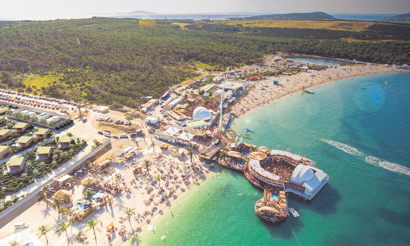 Kamp se gradi iznad plaže Katarelac u općini Kolan