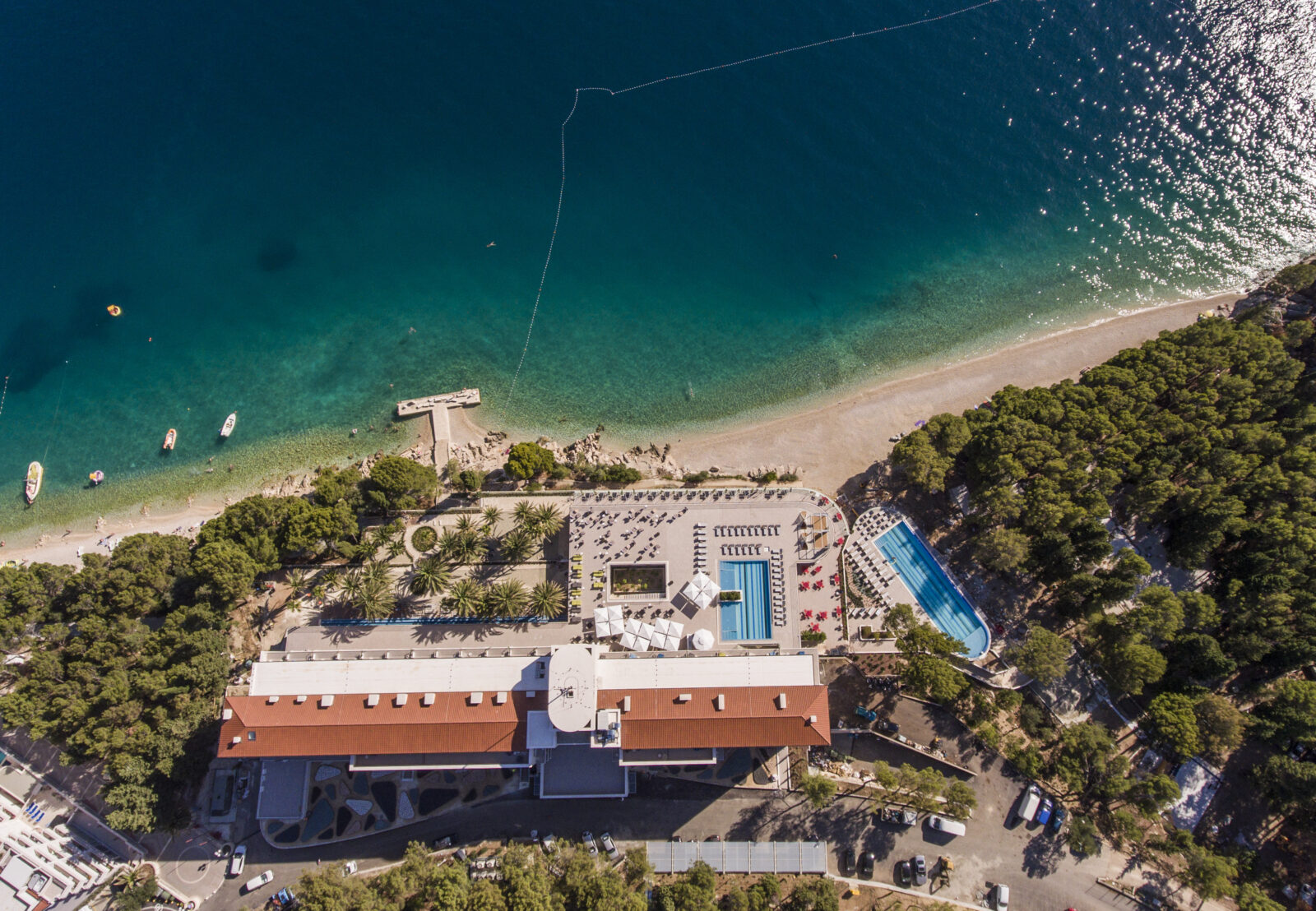 Hotel Jadran u Tučepima radit će u punom pogonu do sredine desetog mjeseca / Privatni album