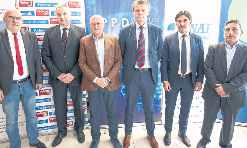 Sudionici okruglog stola: Đuro Popijač, Željko Klaus, Davor Štern, Darko Pavlović Zvonimir Novak i M