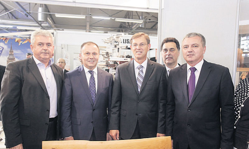 Na otvorenju su bili tehnički ministar Darko Horvat i šef HOK-a Dragutin Ranogajec; na sajmu 1500 iz