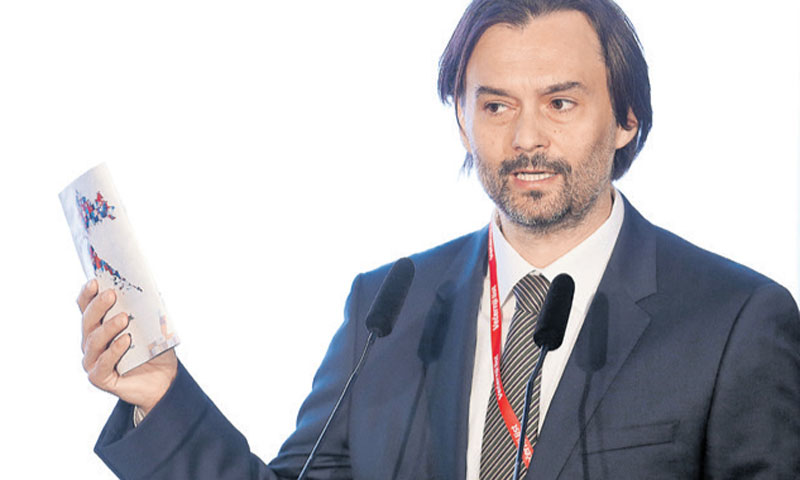 Glavni urednik Večernjeg lista knjižicom eseja poželio 'ugodno putovanje u budućnost'/Goran Stanzl/P