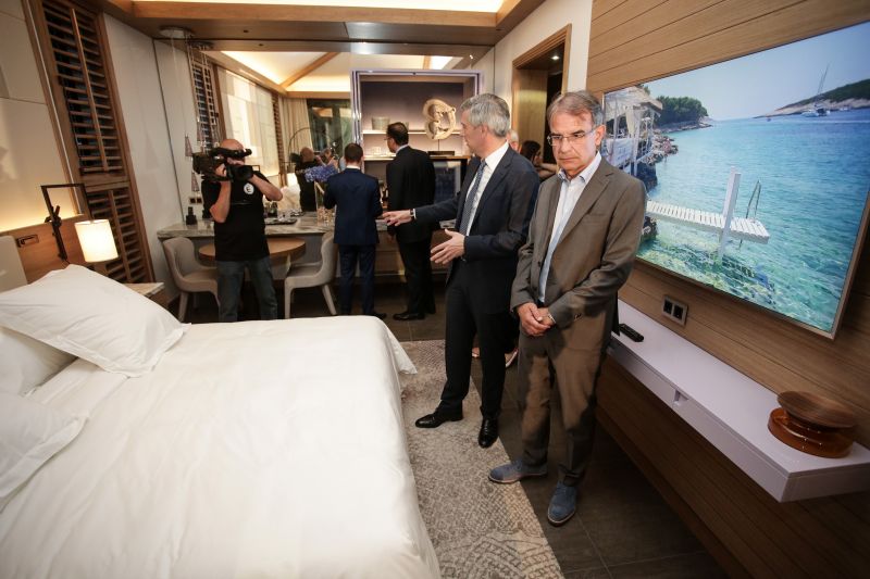 Obilazak vile. Ministar Gari Cappelli. Petar Glebov/PIXSELL