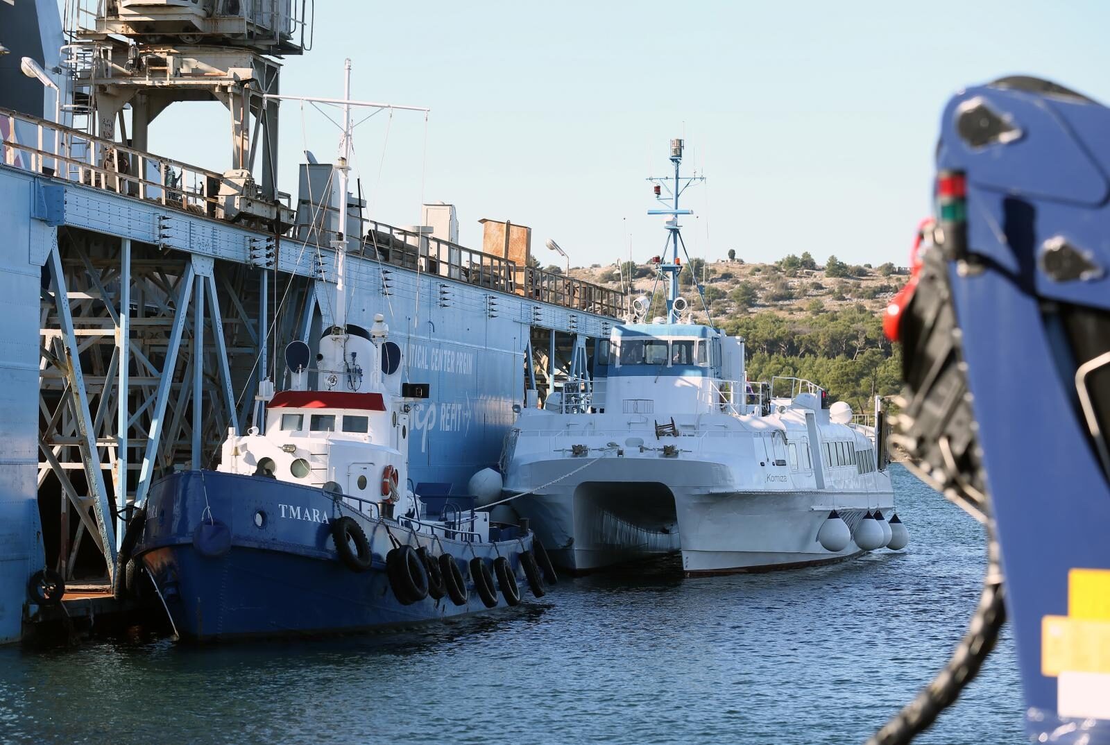 Dolazak oštećenog katamarana Komiža u remontno brodogradilište, Foto: Duško Marušić / Pixsell