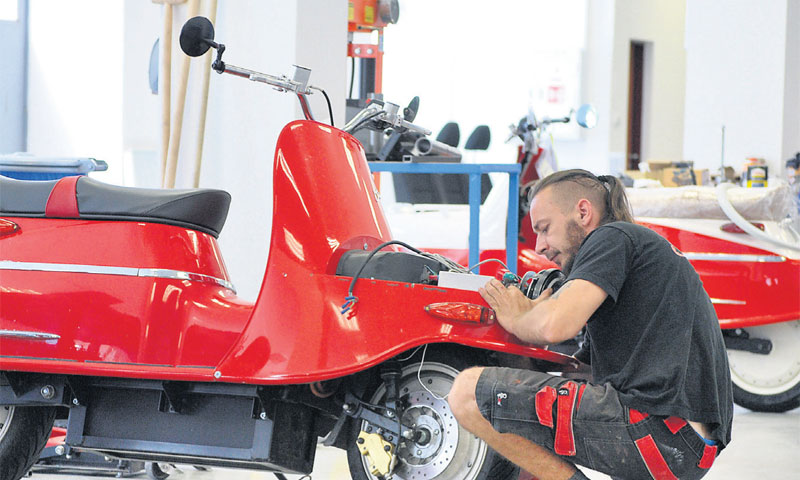 Kapacitet tvornice u Prostejovu u siječnju raste na 25 skutera mjesečno/Čezeta