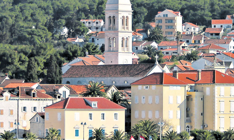 Supetar je odlično povezan sa Splitom što ga čini svojevrsnim predgrađem/Ivo Čagalj/PIXSELL