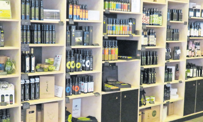 U ponudi osim istarskih ulja i svi drugi lokalni proizvodi, od tartufa i rukotvorina do piva