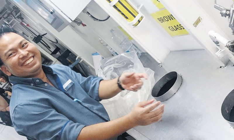 Otpadno staklo na Mein Schiffu 6 se odvaja po bojama/Marija Crnjak/POSLOVNI DNEVNIK