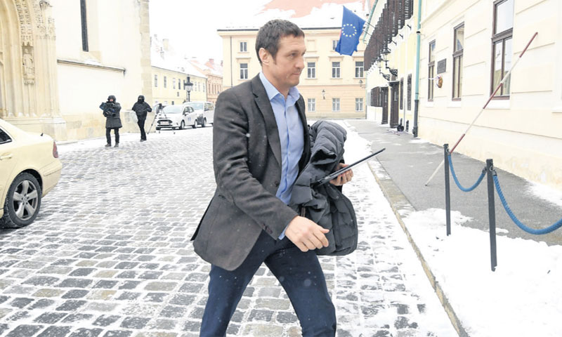 Boje Sberbanka kao najvećeg pojedinačnog kreditora 'branio'je Sergei Volk, a njegov dolazak neki tum