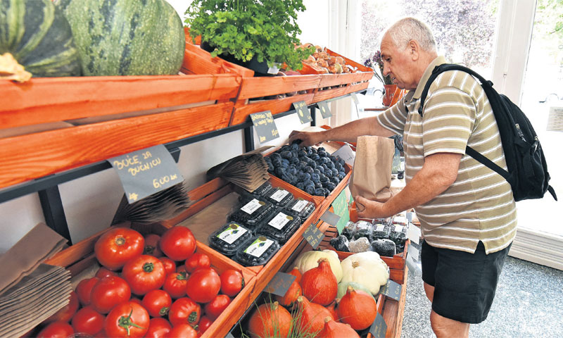 Prodaju proizvode lokalnih proizvođača, najtraženiji su voće i povrće te mesne i mliječne prerađevin