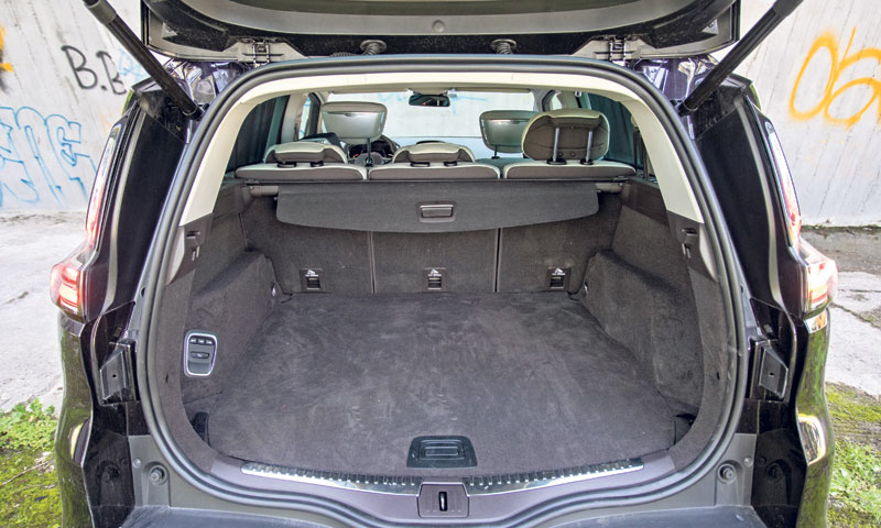 Impozantan prtljažnik i bez spuštanja sjedala ima 680 litara/Davor Puklavec/PIXSELL