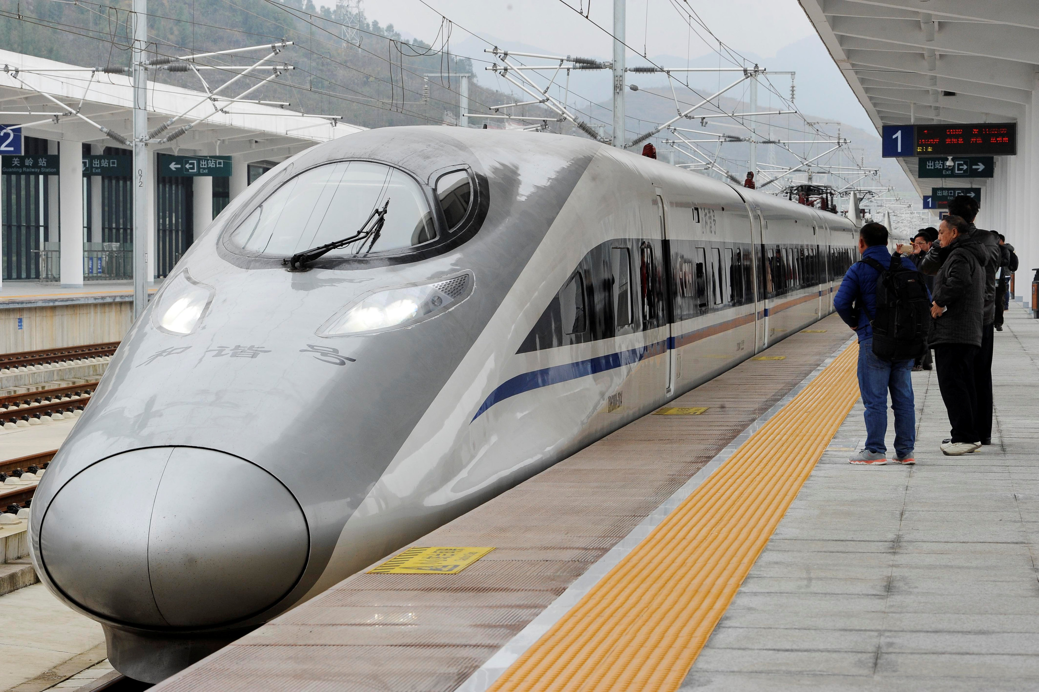 Хай китай. Китайские поезда ВСМ. Высокоскоростной поезд в Китае. Электрички в Китае. Современные поезда Китая.