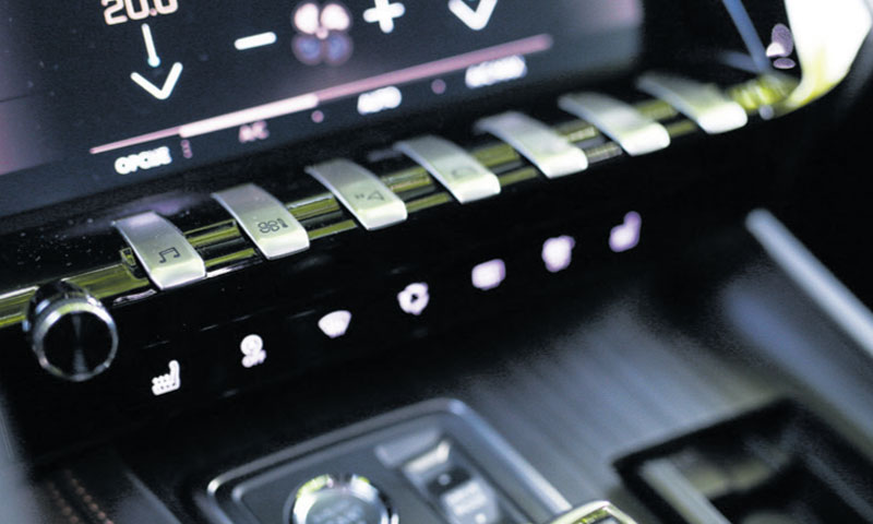 Izbornike na dodirnom ekranu morate otvoriti preko 